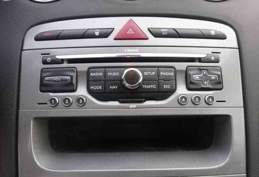 Peugeot 308 1.6i r.v.2010 serviska STK:9/2027 - foto 13