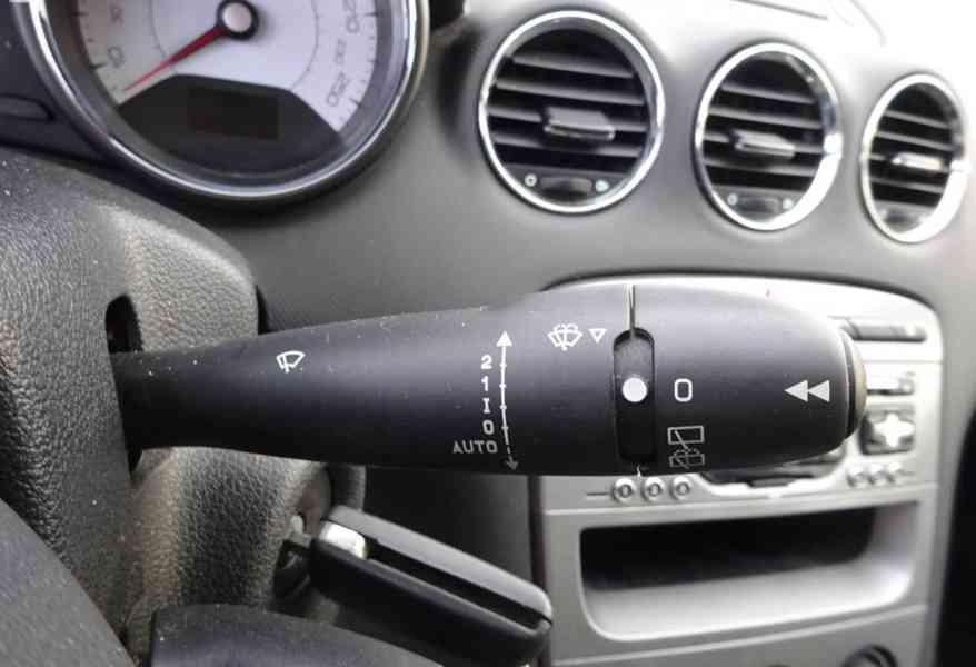 Peugeot 308 1.6i r.v.2010 serviska STK:9/2027 - foto 10