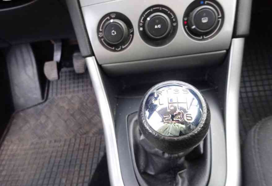 Peugeot 308 1.6i r.v.2010 serviska STK:9/2027 - foto 16