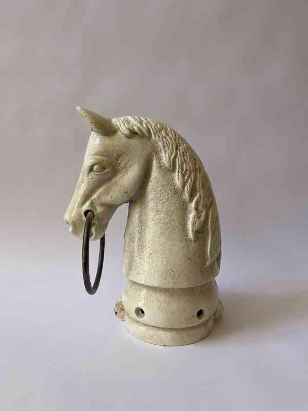Litinová hlava koně - bílé provedení - foto 3