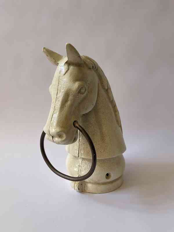 Litinová hlava koně - bílé provedení - foto 2