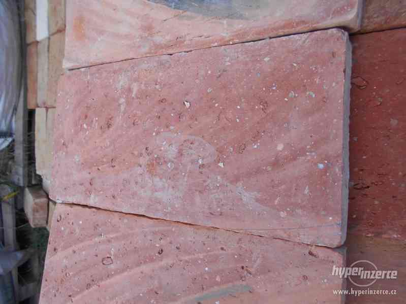 Nařezaná cihlová dlažba - foto 2