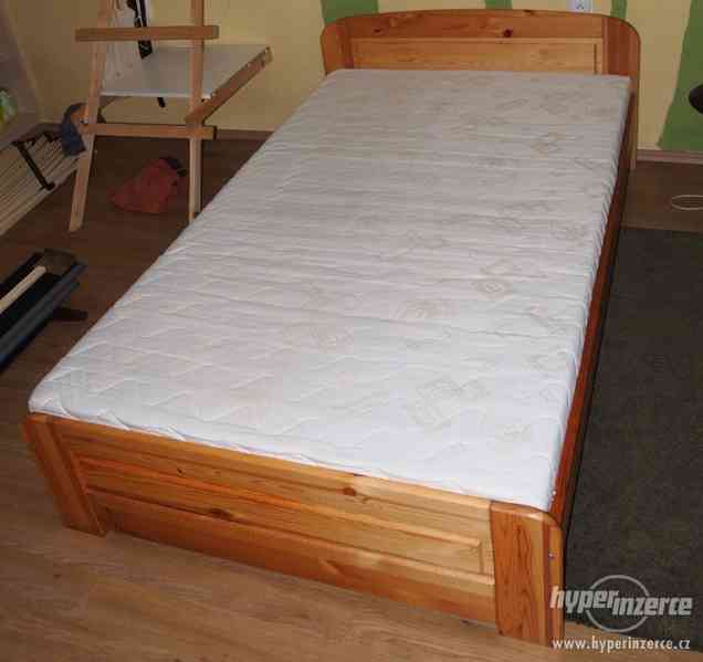 Prodám postel s matrací 120x200 cm, masiv - foto 2