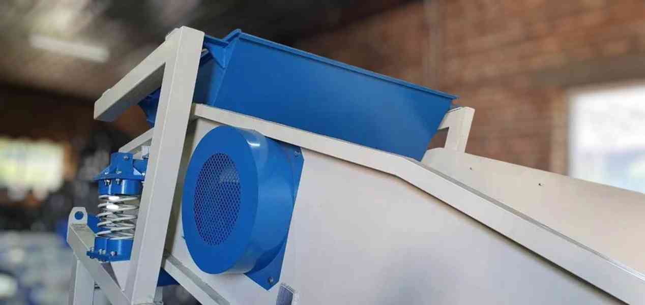 Vibrační třídič GV-2000 pro průmyslové třídění materiálů  - foto 2