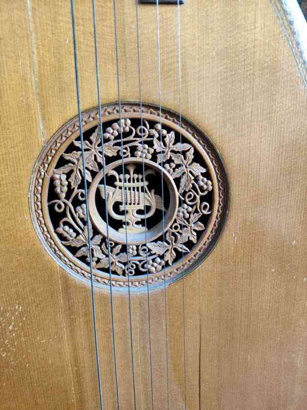 STAROŽITNÁ LOUTNA - foto 3