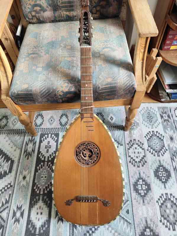 STAROŽITNÁ LOUTNA - foto 2