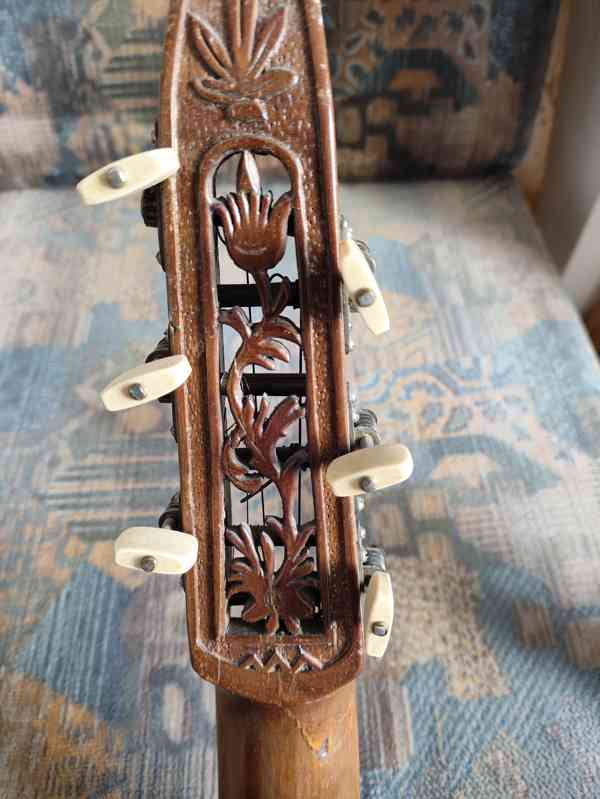 STAROŽITNÁ LOUTNA - foto 5
