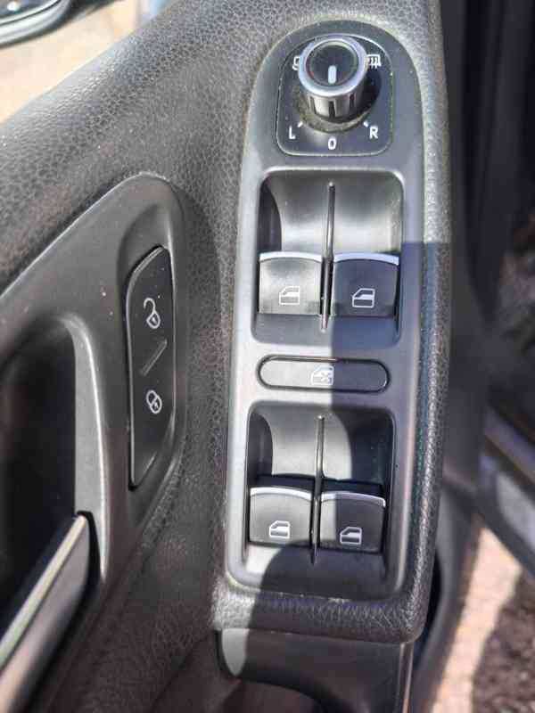 Automobil VW Golf  - foto 11