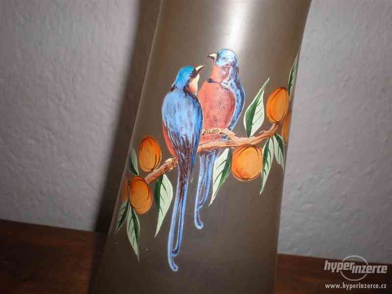 krásný starý džbán s papoušky - foto 5