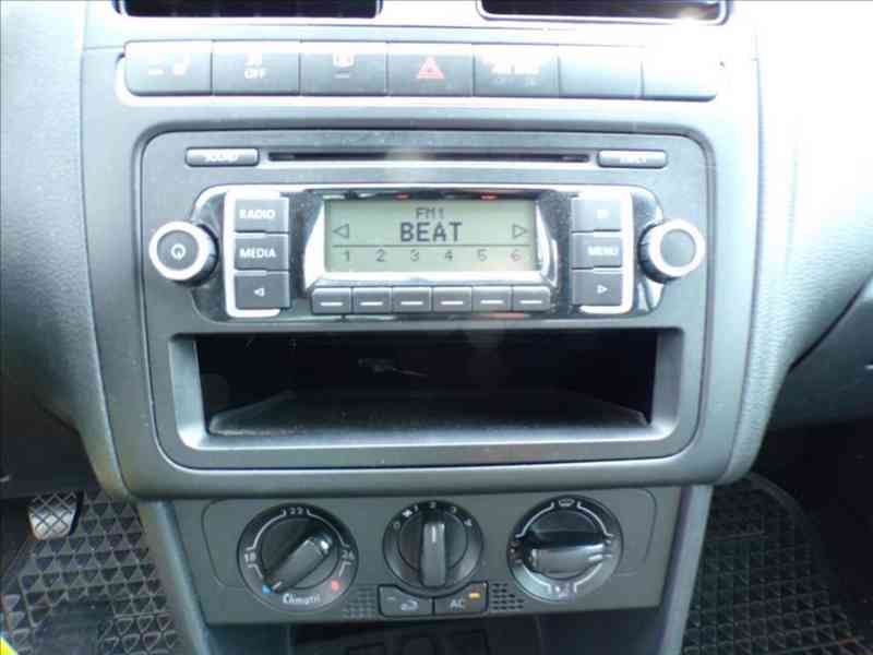 Volkswagen Polo 1,2 KLIMATIZACE - foto 7