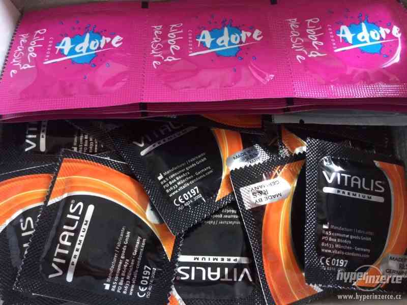 20 ks prezervativů / kondomů Vitalis a Adore - foto 1