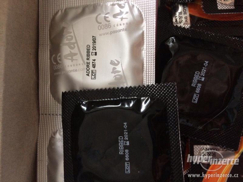 20 ks prezervativů / kondomů Vitalis a Adore - foto 2