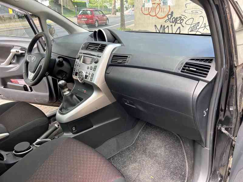 Toyota Verso 1.8i Edition benzín 108kw - foto 14