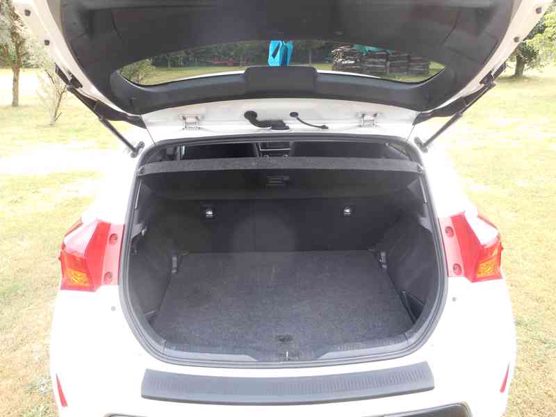 Toyota Auris 1.6, 97 kW, Hatchback, 2014 - foto 4