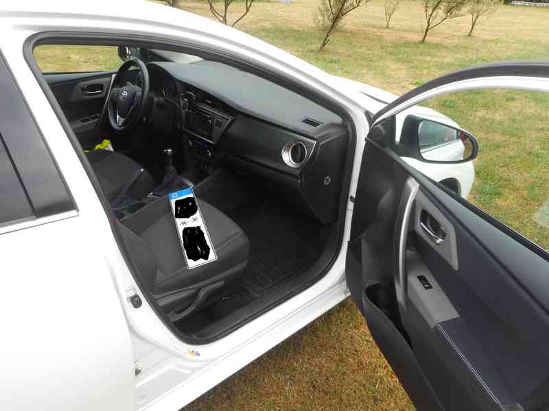 Toyota Auris 1.6, 97 kW, Hatchback, 2014 - foto 11