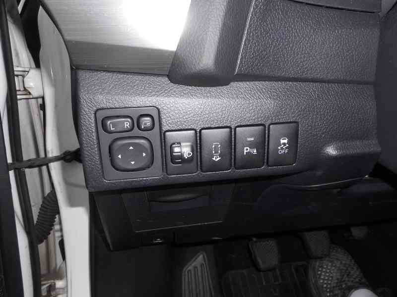 Toyota Auris 1.6, 97 kW, Hatchback, 2014 - foto 18