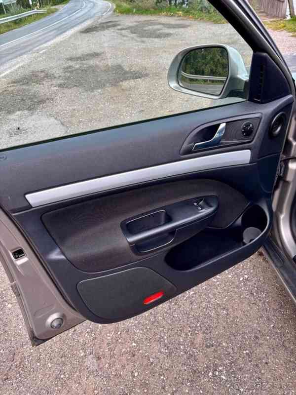 Škoda Octavia 1,6   2 - foto 14