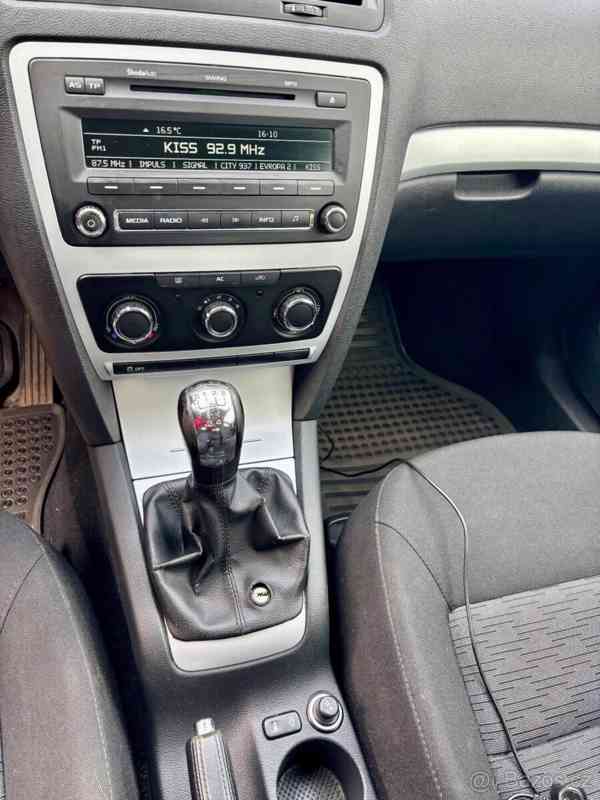 Škoda Octavia 1,6   2 - foto 13