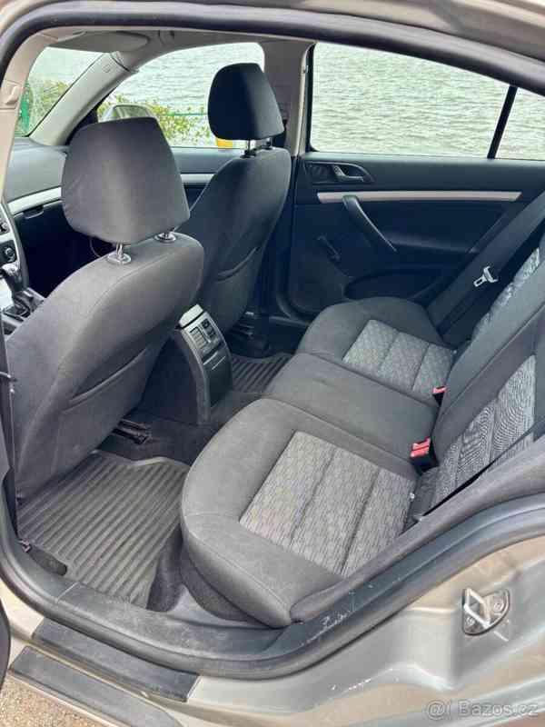 Škoda Octavia 1,6   2 - foto 15