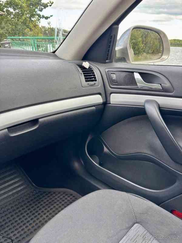 Škoda Octavia 1,6   2 - foto 9