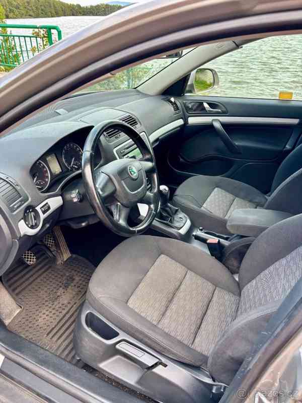 Škoda Octavia 1,6   2 - foto 12