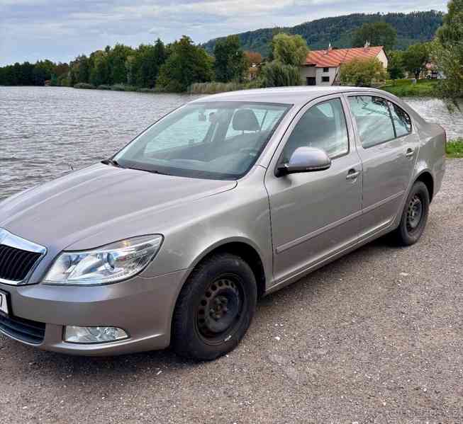 Škoda Octavia 1,6   2 - foto 18