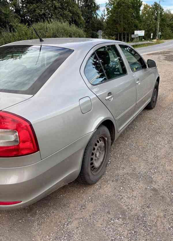 Škoda Octavia 1,6   2 - foto 16