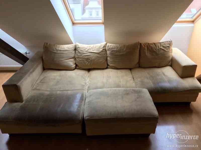 Ohromný gauč s podnožkama :-) - foto 1