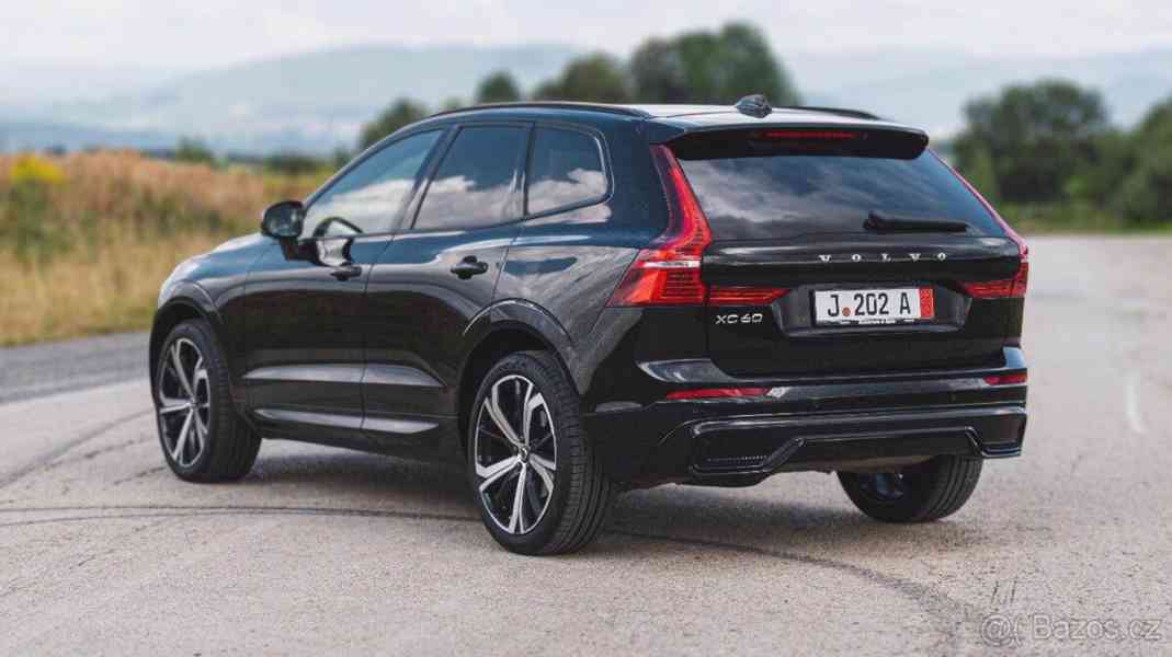 Volvo XC60 2,0 B4 FWD diesel Plus Dark Auto  Volvo XC60 B4 2 - foto 3