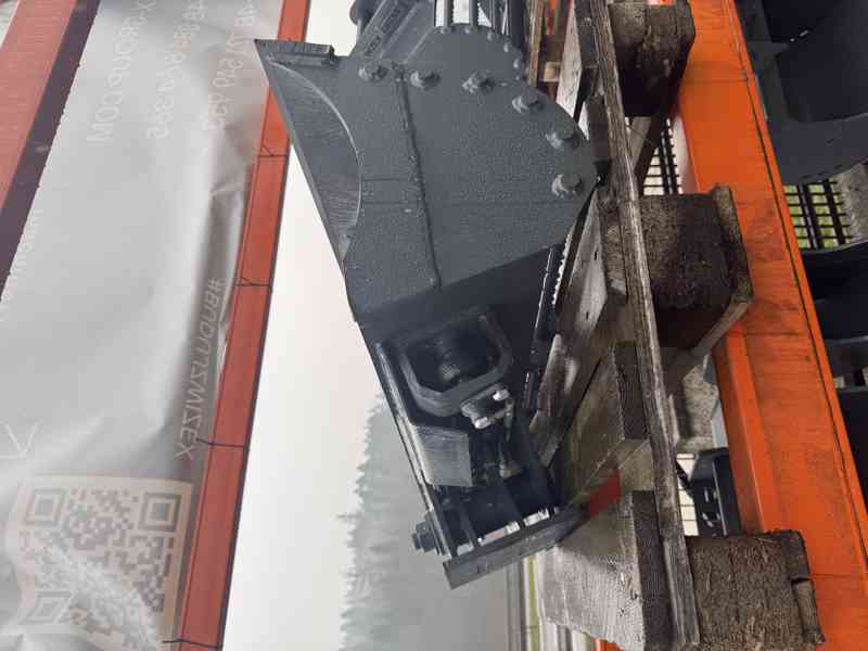 Hydraulická lžíce s otvory 120 cm  2,6–3,5 t — bez upevnění  - foto 4