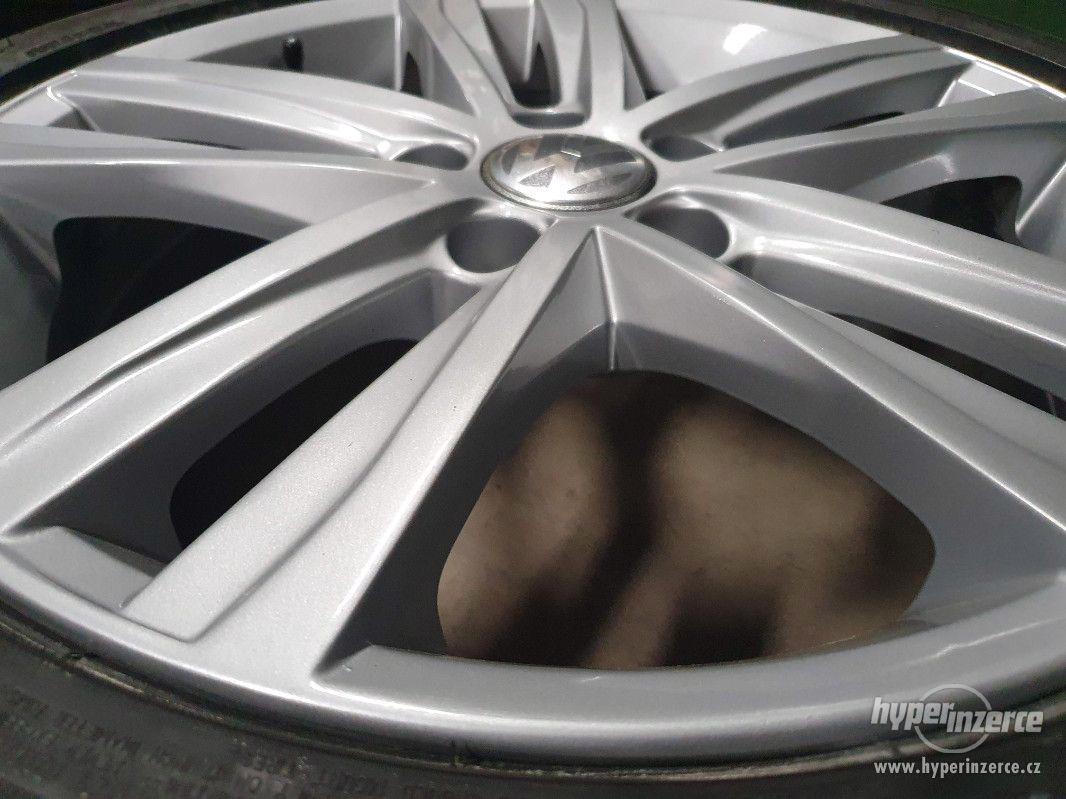zimní orig. Volkswagen Jetta Touran 90% letni pneu - foto 1