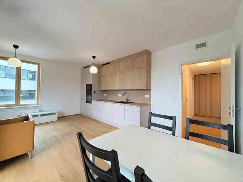 Pronájem bytu 2+kk 57 m² - foto 2