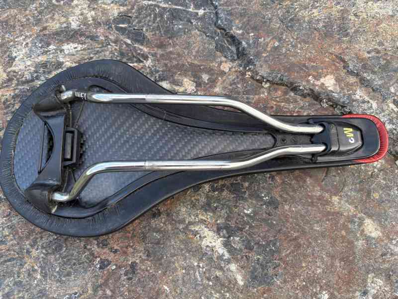 Sedlo Fizik Tundra M3 Kium - foto 2