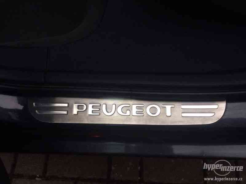 Pravidelně servis. a garážovaný Peugeot 407 SW 2.0 HDI - foto 11