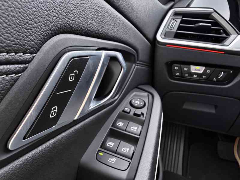 BMW Řada 3, BMW 320 xdA touring Sport Line - foto 9