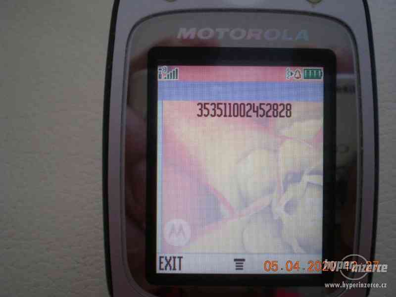 Motorola V300 - véčkové mobilní telefony od 50,-Kč - foto 5