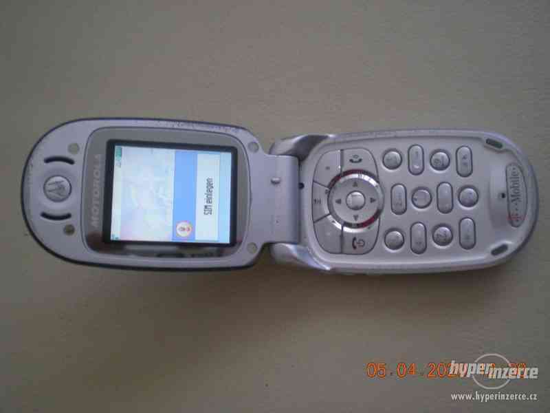 Motorola V300 - véčkové mobilní telefony od 50,-Kč - foto 14