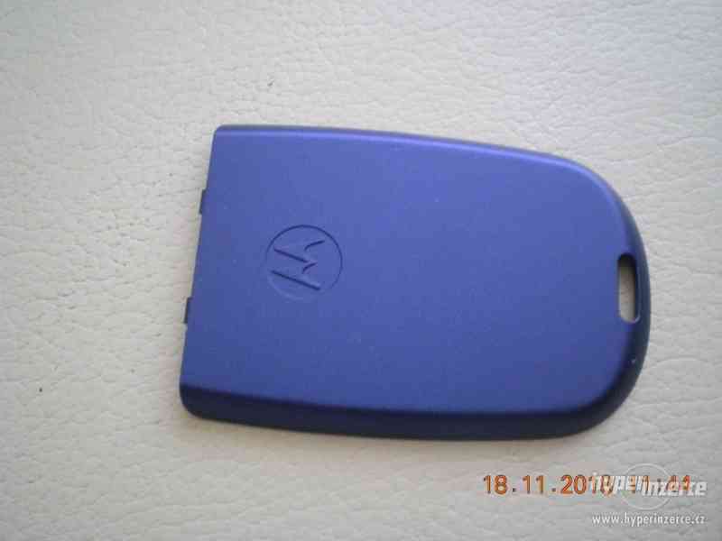 Motorola V300 - véčkové mobilní telefony od 50,-Kč - foto 18