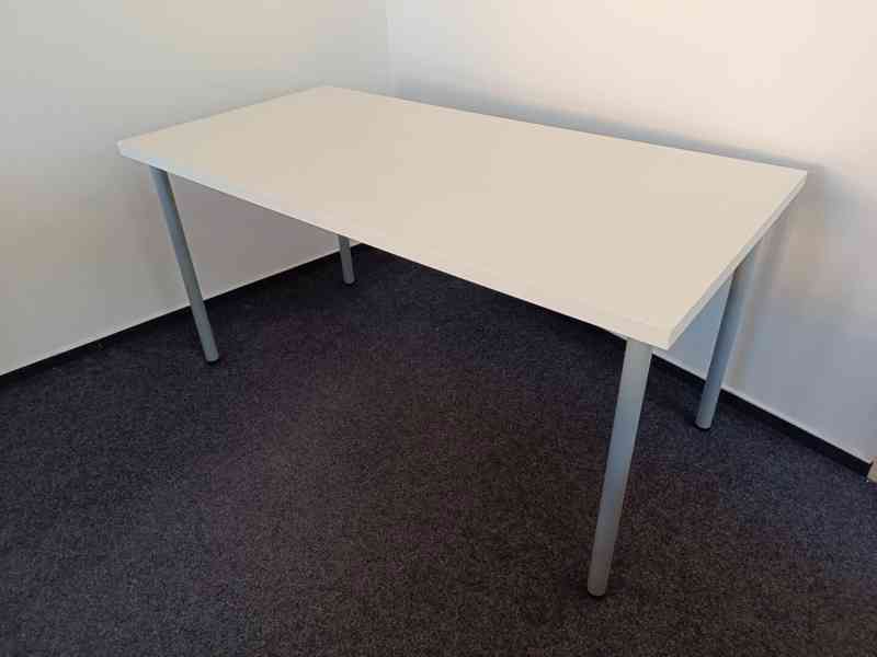 Kancelářský pracovní stůl - bílý