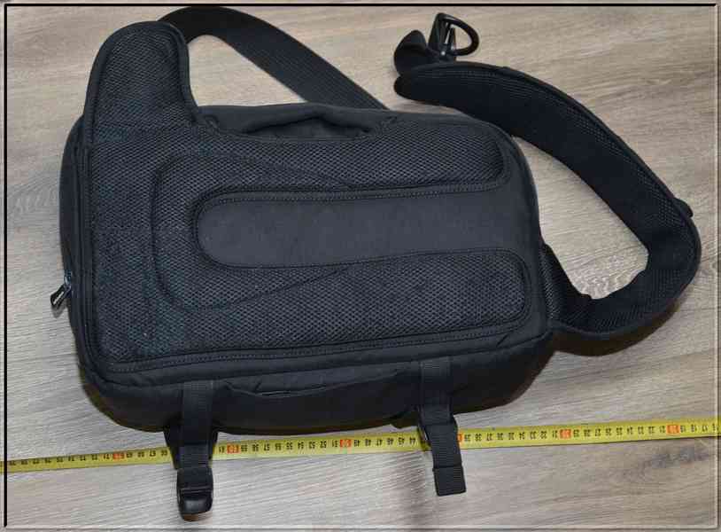 Fotobatoh: Crumpler Quick Escape Sling L černý - foto 4