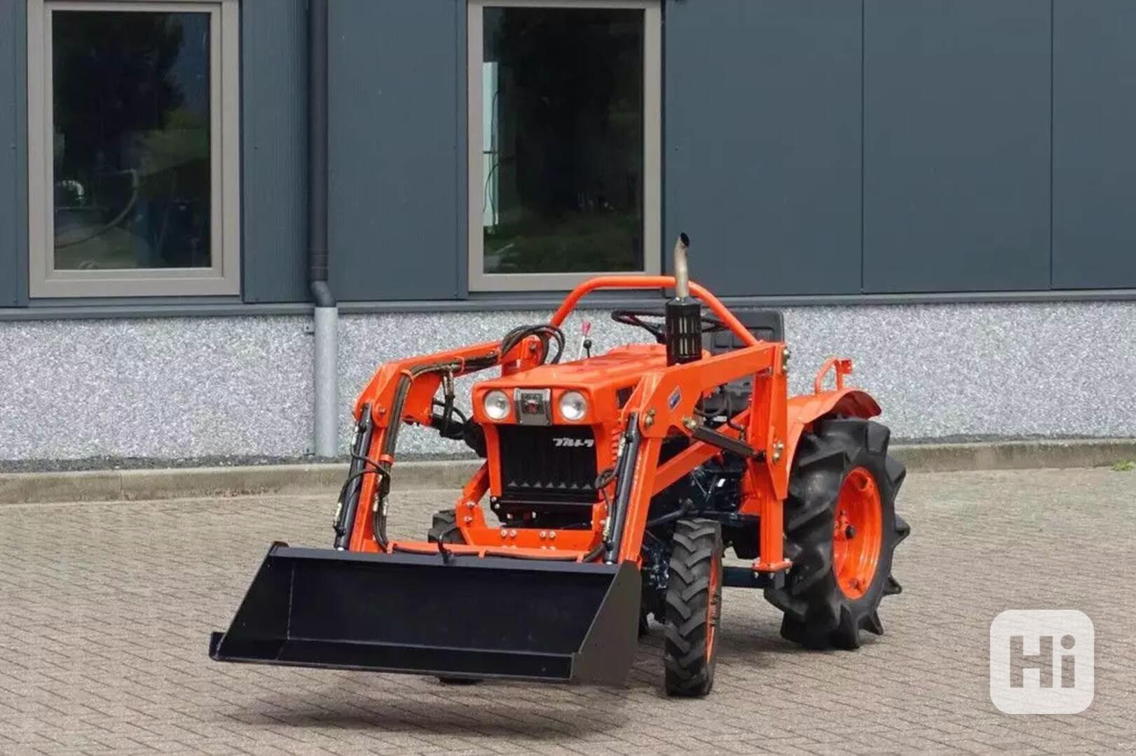 Traktor Kubota B7001 4wd - foto 1