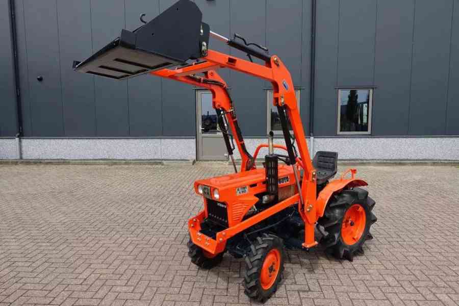 Traktor Kubota B7001 4wd - foto 3