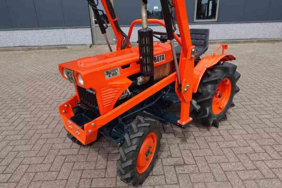 Traktor Kubota B7001 4wd - foto 4