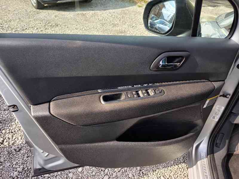 Peugeot 5008 2,0HDI Comfort Panorama - foto 19
