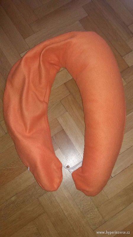 Kojící polštář Matýsek Maxi oranžový fleece - foto 1