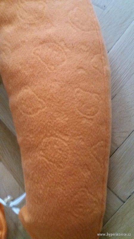 Kojící polštář Matýsek Maxi oranžový fleece - foto 2