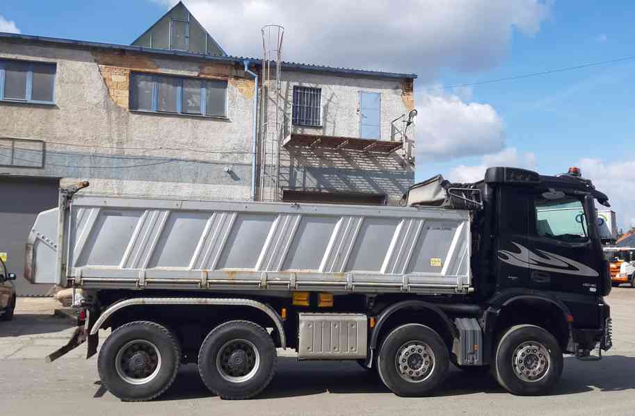 Sklápěč MB AROCS 8x4 MEILLER Bordmatic / elektr. plachta - foto 7