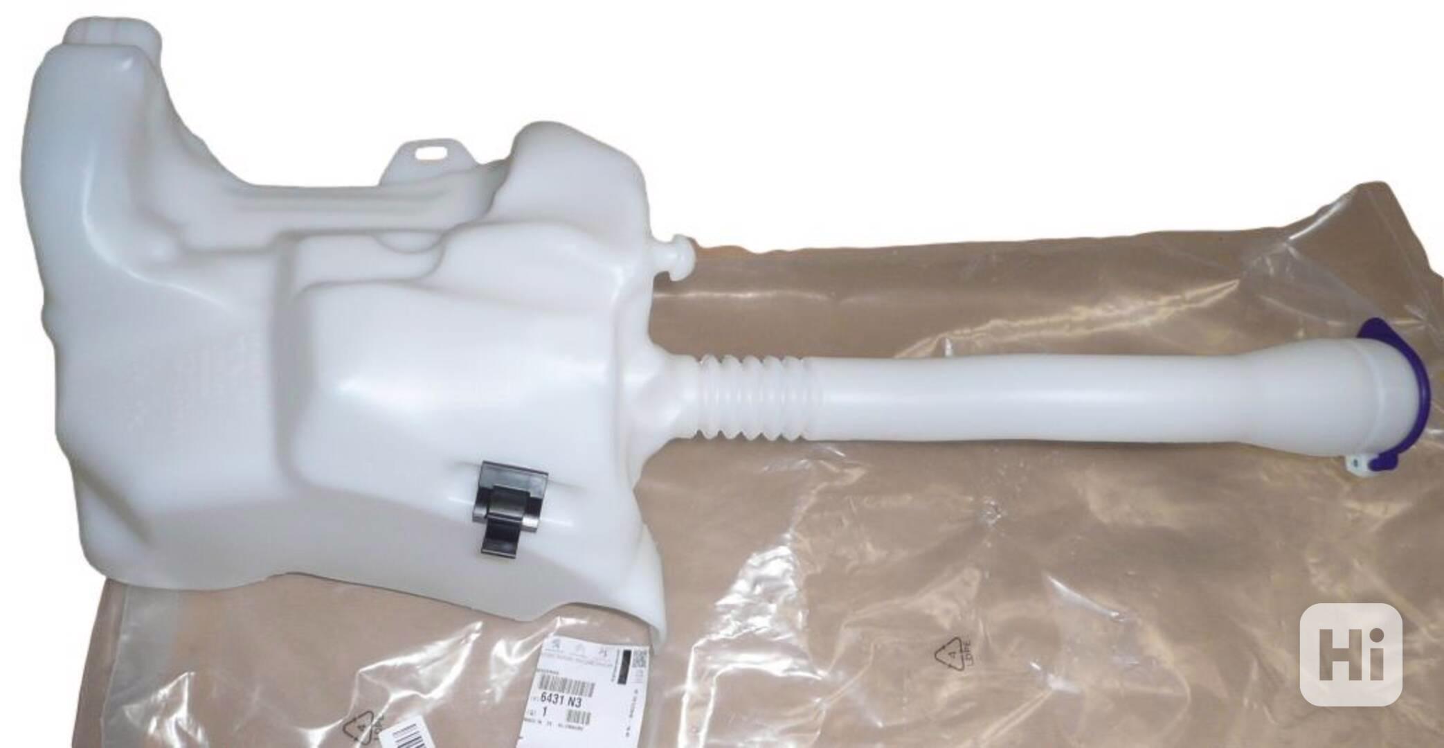 Nádobka ostřikovačů - foto 1