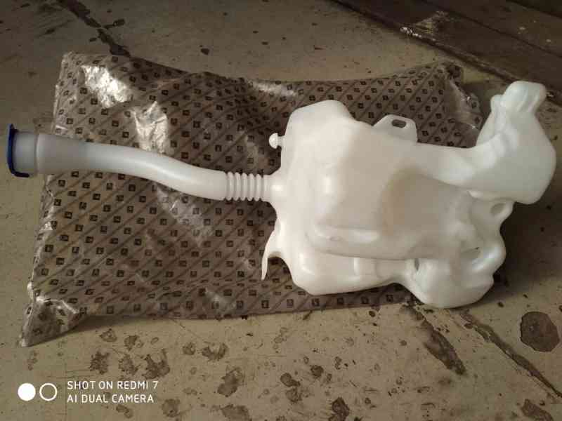 Nádobka ostřikovačů - foto 2