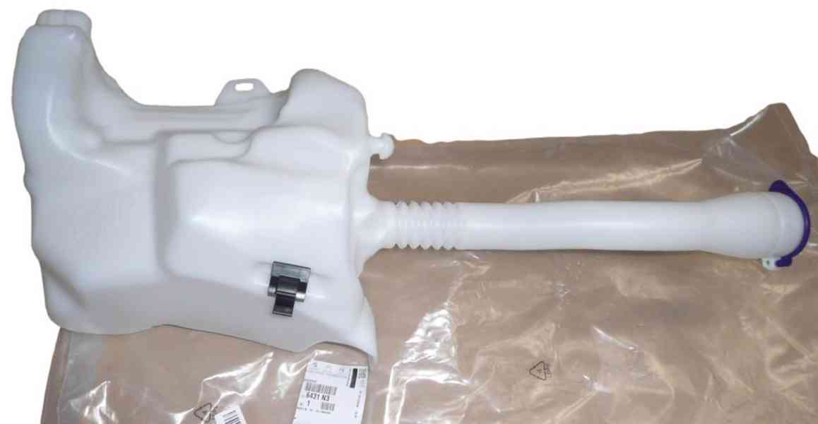 Nádobka ostřikovačů - foto 1